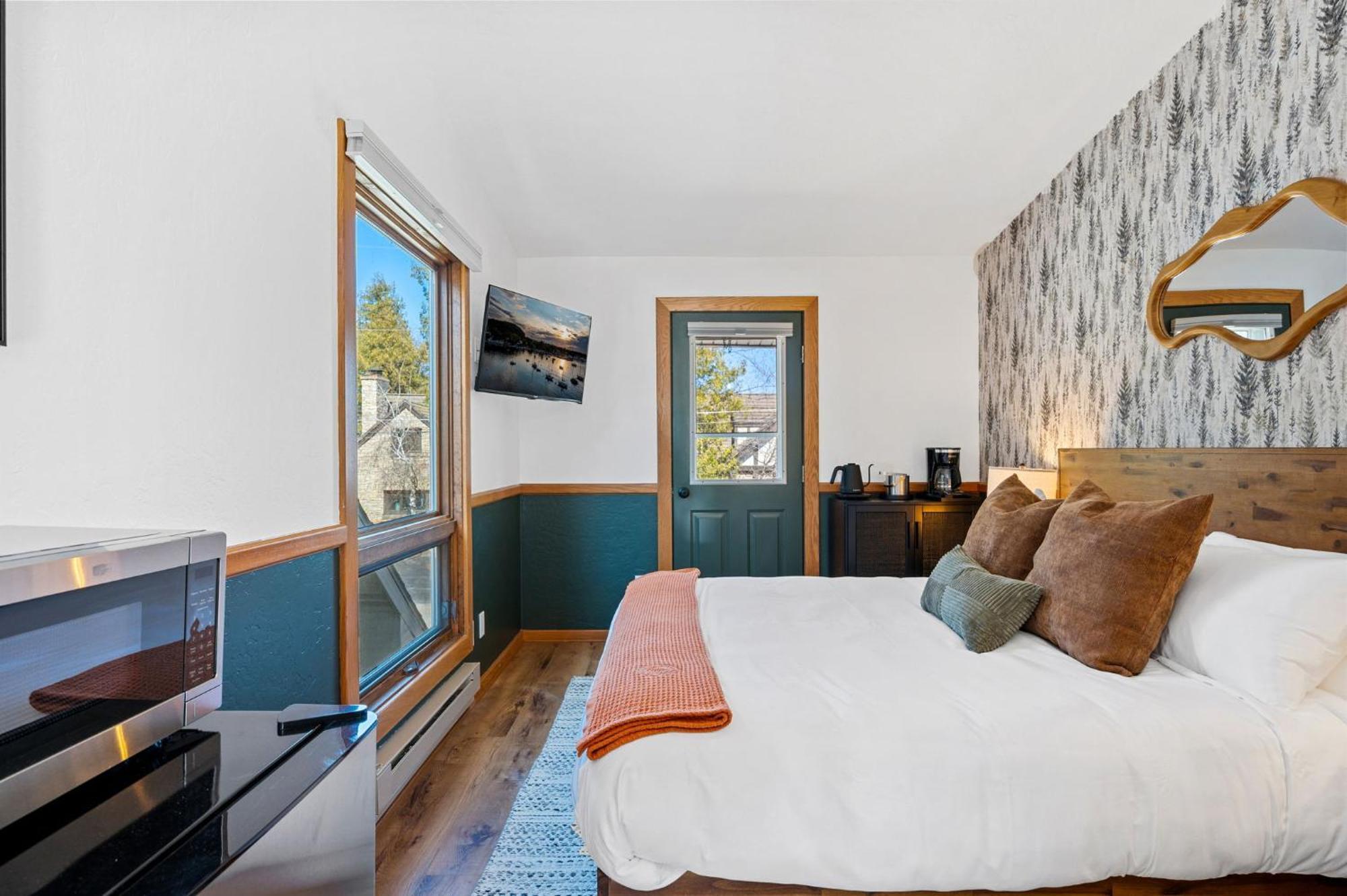 Spruce & Shore Motel Fish Creek Exterior photo